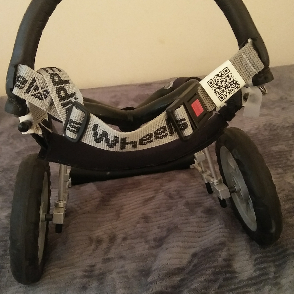 Dog wheelchair